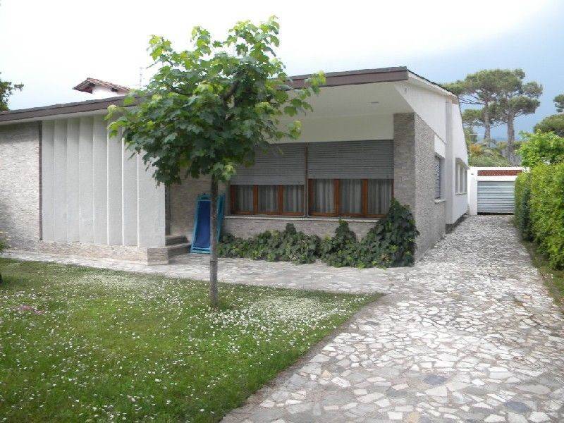 casa indipendente in affitto a Forte dei Marmi in zona Vittoria Apuana