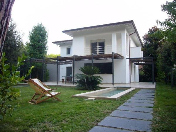 casa indipendente in affitto a Forte dei Marmi in zona Vittoria Apuana