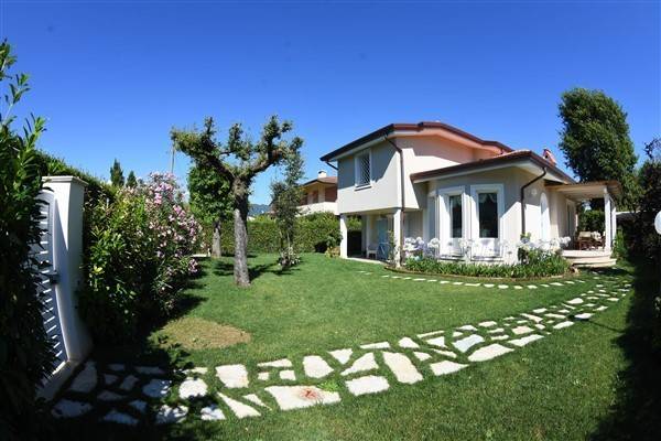 casa indipendente in affitto a Forte dei Marmi in zona Vittoria Apuana