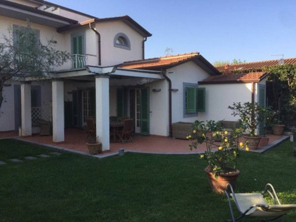 casa indipendente in affitto a Forte dei Marmi in zona Vittoria Apuana