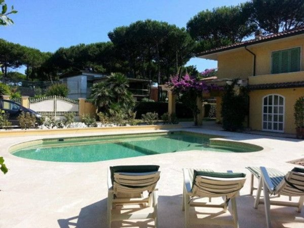 casa indipendente in affitto a Forte dei Marmi in zona Vittoria Apuana