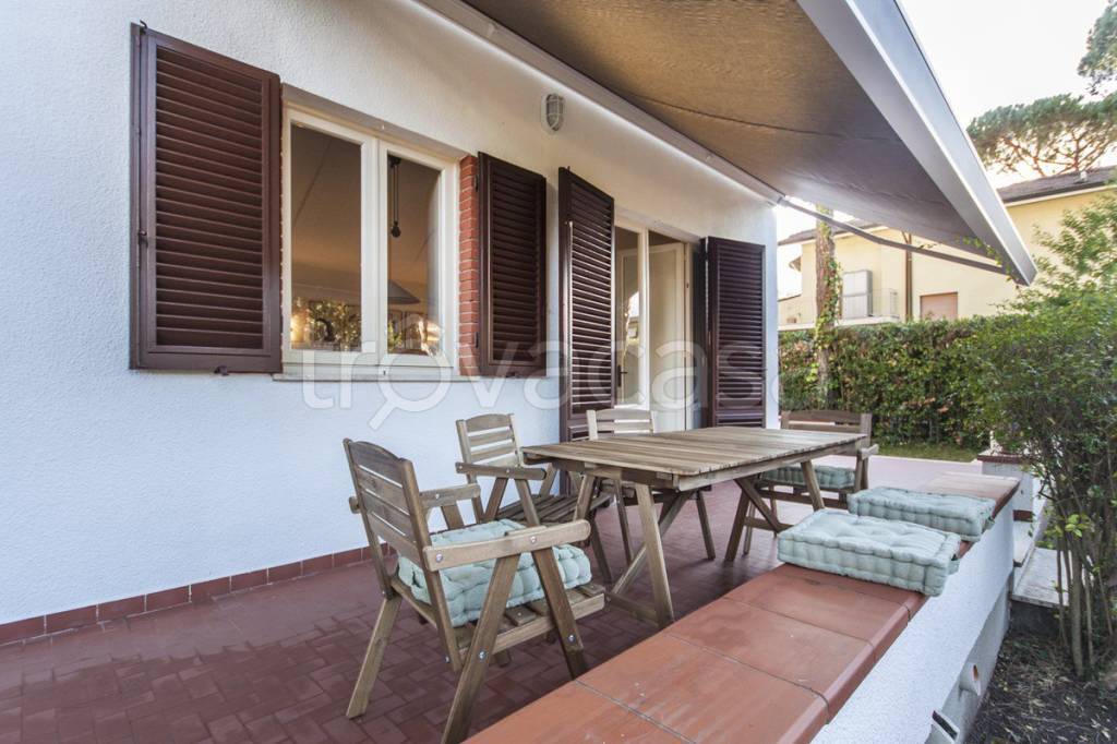 casa indipendente in affitto a Forte dei Marmi in zona Vittoria Apuana