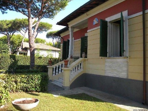 casa indipendente in affitto a Forte dei Marmi in zona Vittoria Apuana