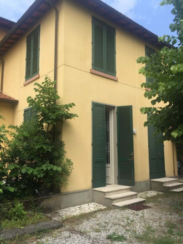 casa indipendente in affitto a Forte dei Marmi in zona Vittoria Apuana