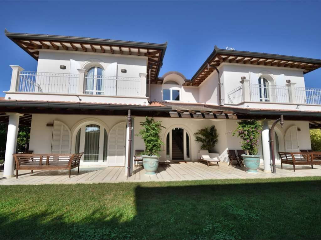 casa indipendente in affitto a Forte dei Marmi in zona Vittoria Apuana