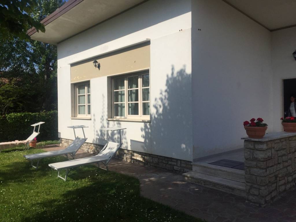 casa indipendente in affitto a Forte dei Marmi in zona Vittoria Apuana