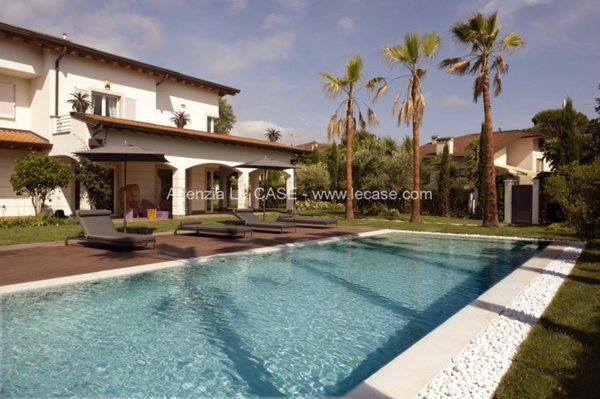 casa indipendente in affitto a Forte dei Marmi in zona Vittoria Apuana