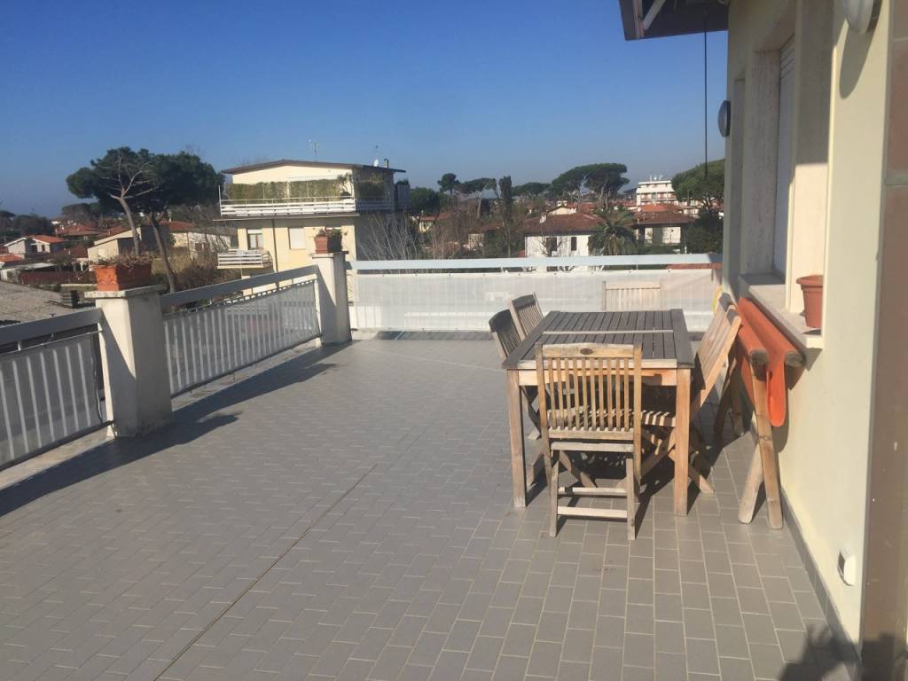 appartamento in affitto a Forte dei Marmi in zona Vittoria Apuana