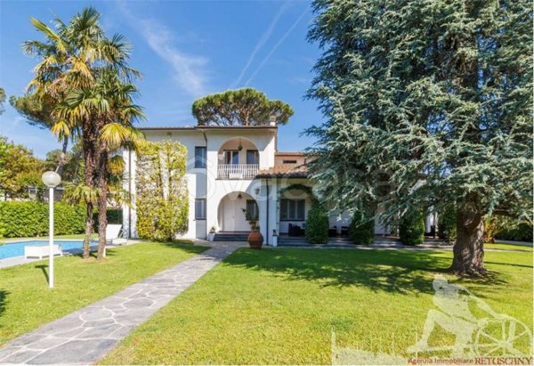 casa indipendente in affitto a Forte dei Marmi in zona Roma Imperiale