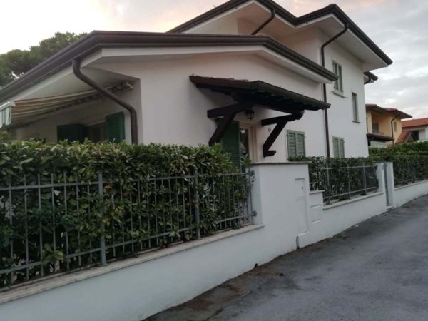 casa indipendente in affitto a Forte dei Marmi in zona Vittoria Apuana