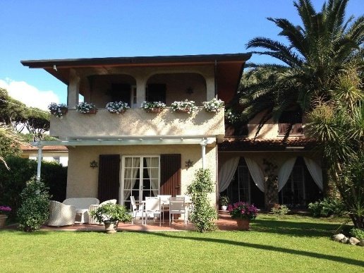 casa indipendente in affitto a Forte dei Marmi in zona Vittoria Apuana