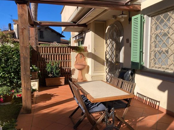 appartamento in affitto a Forte dei Marmi in zona Vittoria Apuana