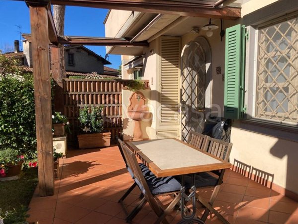 appartamento in affitto a Forte dei Marmi in zona Vittoria Apuana