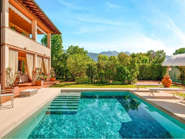 casa indipendente in affitto a Forte dei Marmi in zona Vittoria Apuana