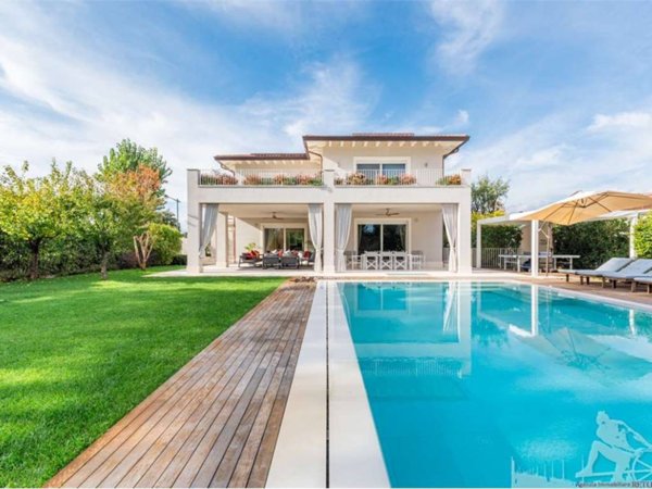 casa indipendente in affitto a Forte dei Marmi in zona Vittoria Apuana