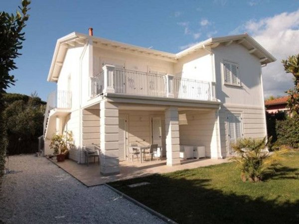 casa indipendente in affitto a Forte dei Marmi in zona Vittoria Apuana