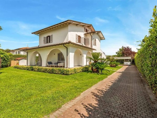 casa indipendente in affitto a Forte dei Marmi in zona Vittoria Apuana