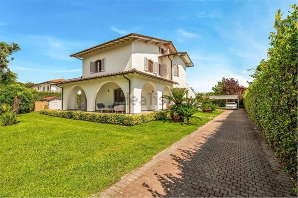 casa indipendente in affitto a Forte dei Marmi in zona Vittoria Apuana