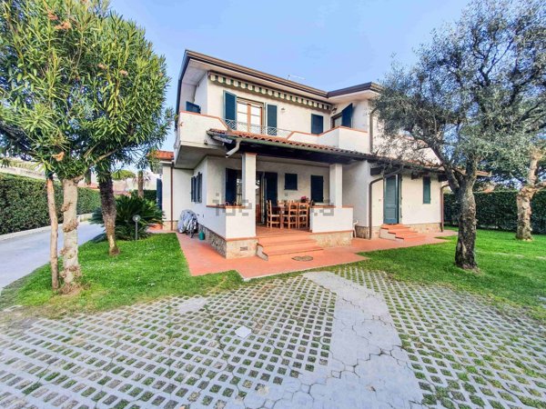 casa indipendente in affitto a Forte dei Marmi