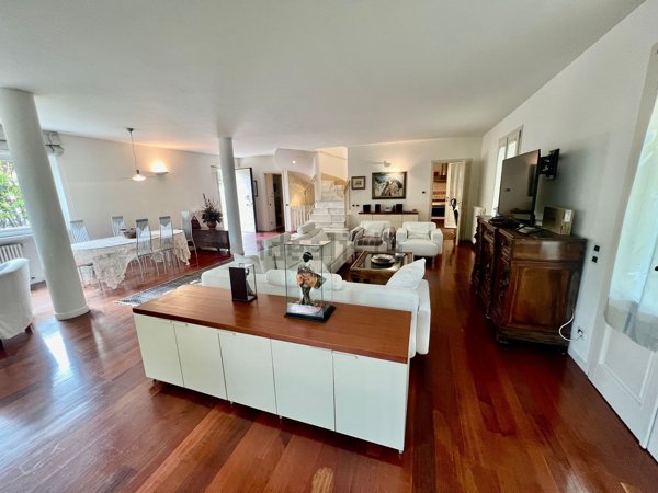 casa indipendente in affitto a Forte dei Marmi in zona Vittoria Apuana