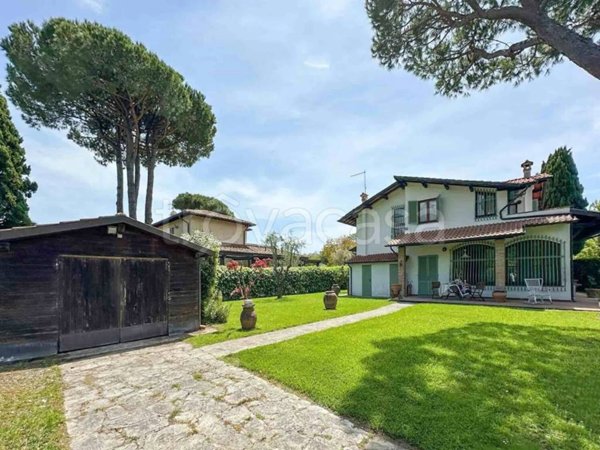 casa indipendente in affitto a Forte dei Marmi in zona Roma Imperiale