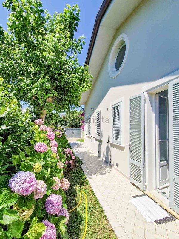 casa indipendente in affitto a Forte dei Marmi in zona Vaiana