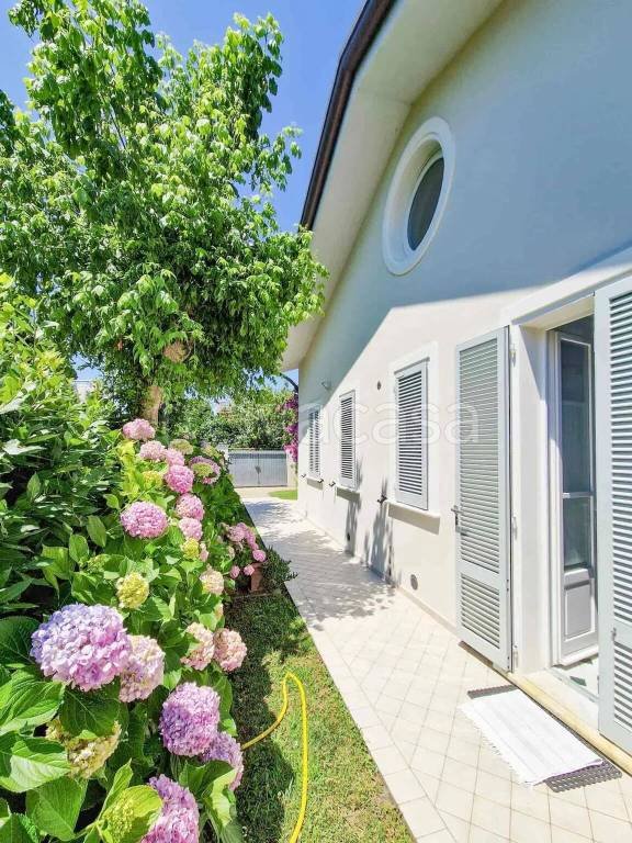 casa indipendente in affitto a Forte dei Marmi in zona Vaiana