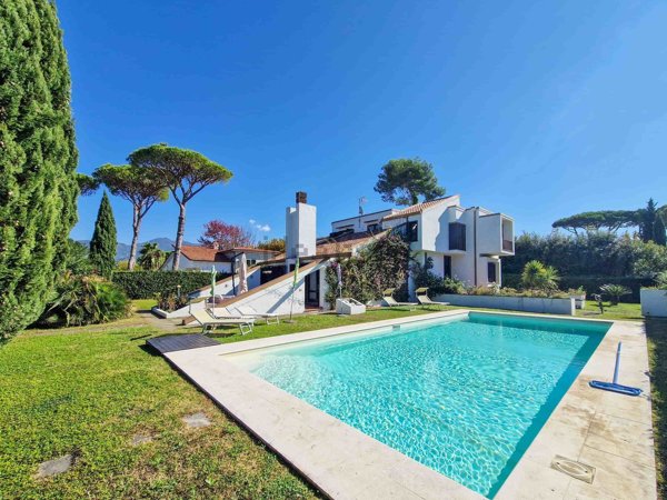 casa indipendente in affitto a Forte dei Marmi in zona Roma Imperiale