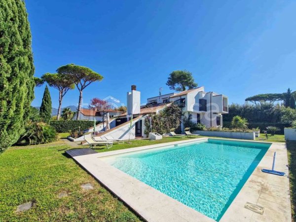 casa indipendente in affitto a Forte dei Marmi in zona Roma Imperiale