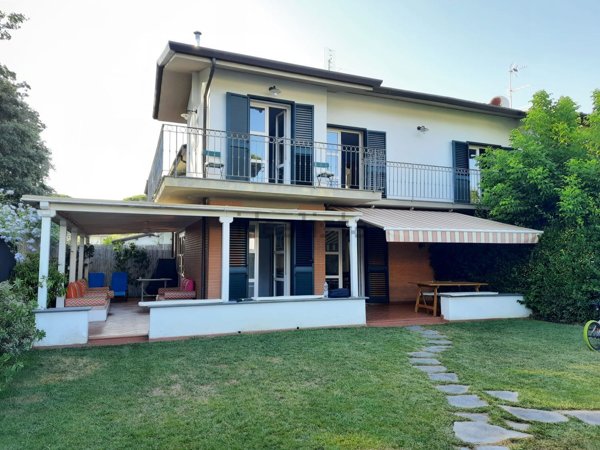 casa indipendente in affitto a Forte dei Marmi in zona Vittoria Apuana