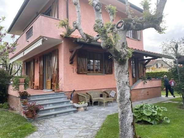 casa indipendente in affitto a Forte dei Marmi in zona Roma Imperiale
