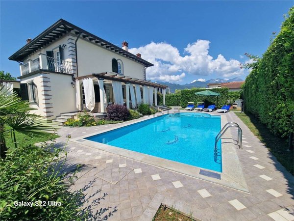 casa indipendente in affitto a Forte dei Marmi in zona Vittoria Apuana