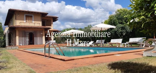 casa indipendente in affitto a Forte dei Marmi in zona Vittoria Apuana