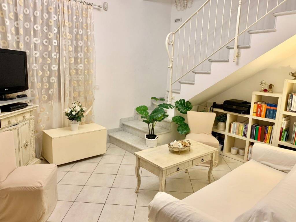 casa indipendente in affitto a Forte dei Marmi in zona Vittoria Apuana