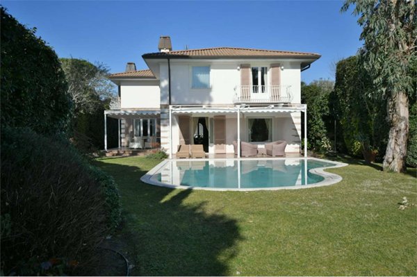 casa indipendente in affitto a Forte dei Marmi in zona Vittoria Apuana