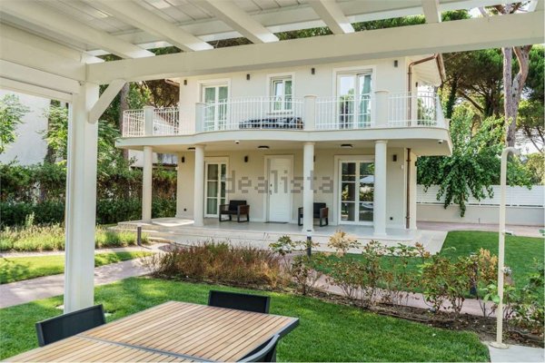 casa indipendente in affitto a Forte dei Marmi in zona Vittoria Apuana