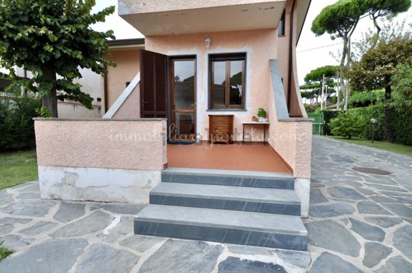 casa indipendente in affitto a Forte dei Marmi in zona Vittoria Apuana
