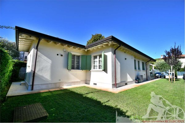 casa indipendente in affitto a Forte dei Marmi in zona Vittoria Apuana