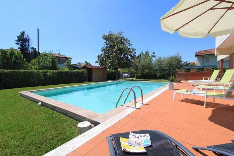 casa indipendente in affitto a Forte dei Marmi in zona Vittoria Apuana