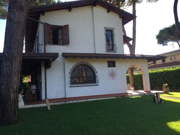 casa indipendente in affitto a Forte dei Marmi in zona Vittoria Apuana