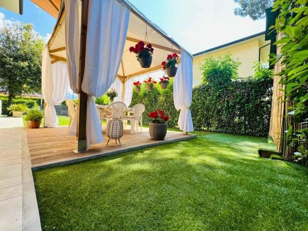 casa indipendente in affitto a Forte dei Marmi in zona Vittoria Apuana