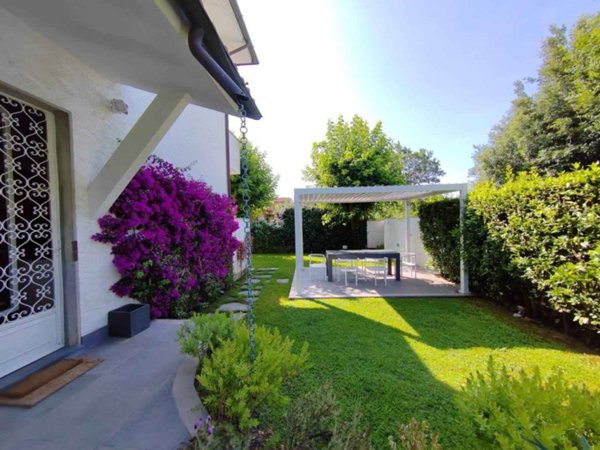 casa indipendente in affitto a Forte dei Marmi in zona Vittoria Apuana
