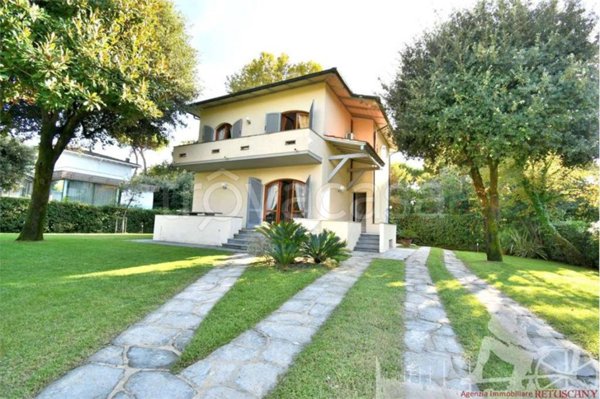 casa indipendente in affitto a Forte dei Marmi in zona Vittoria Apuana