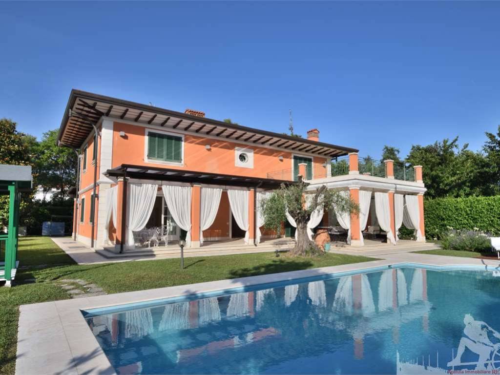 casa indipendente in affitto a Forte dei Marmi in zona Roma Imperiale