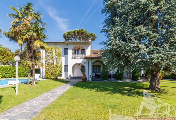 casa indipendente in affitto a Forte dei Marmi in zona Roma Imperiale