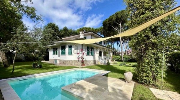casa indipendente in affitto a Forte dei Marmi in zona Vittoria Apuana