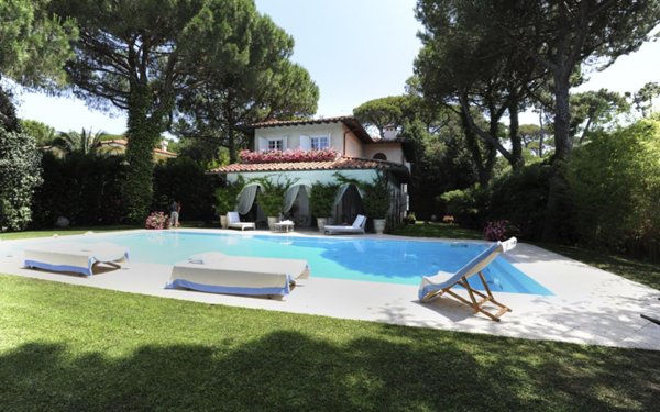 casa indipendente in affitto a Forte dei Marmi in zona Roma Imperiale