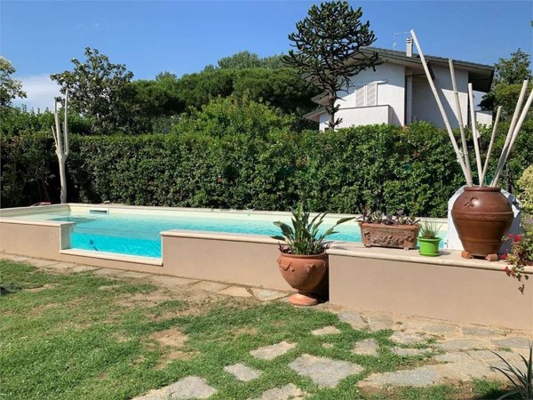 casa indipendente in affitto a Forte dei Marmi in zona Vittoria Apuana