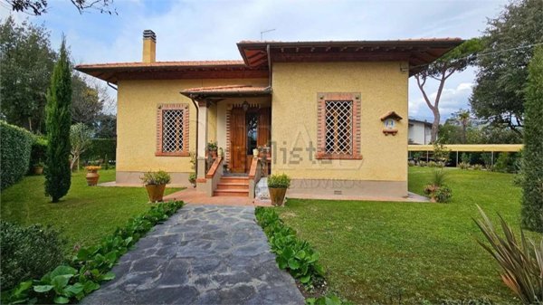 casa indipendente in affitto a Forte dei Marmi in zona Vittoria Apuana