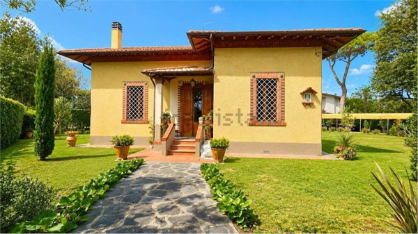 casa indipendente in affitto a Forte dei Marmi in zona Vittoria Apuana